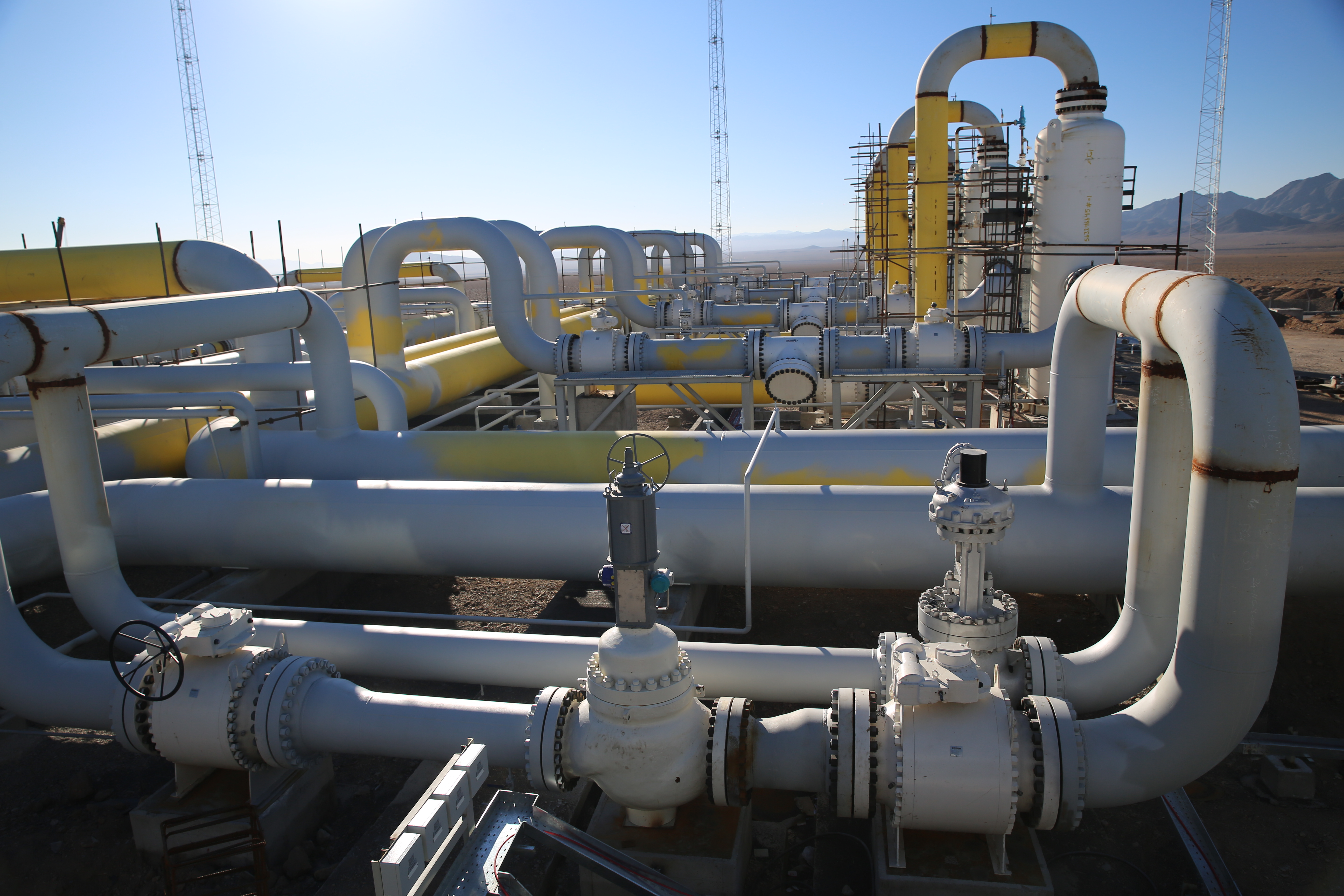 Dehshir gas pressure boosting station